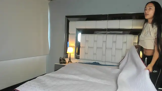 Adhara7 online show from 11/21/25, 08:29