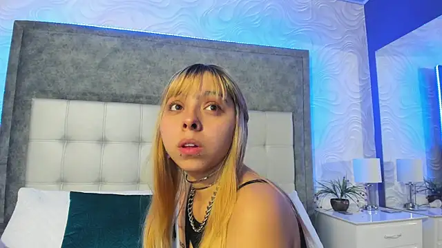 Snapshot of its_bibi chatting on 09/24/25, 08:01 its bibi online show from 09/24/25, 08:01