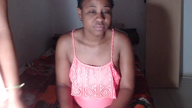 EssenceLovers online show from 10/31/25, 04:02