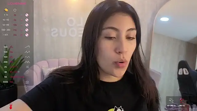 Snapshot of Zoe_Blaze_A chatting on 10/02/25, 12:01 Zoe Blaze A online show from 10/02/25, 12:01