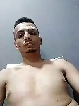 Snapshot of pitersonntt chatting on 11/07/25, 08:09 pitersonntt online show from 11/07/25, 08:09