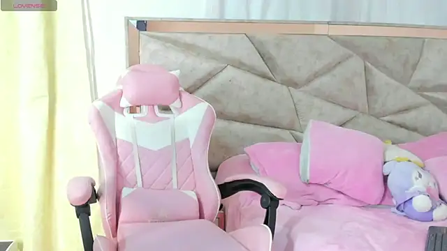 kendal hot01 online show from 10/17/25, 02:30