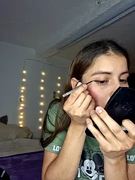 Snapshot of aytanna_torrez chatting on 10/20/25, 08:42 aytanna torrez online show from 10/20/25, 08:42