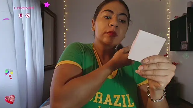 Snapshot of samanthahut1 chatting on 10/14/25, 09:26 samanthahut1 online show from 10/14/25, 09:26