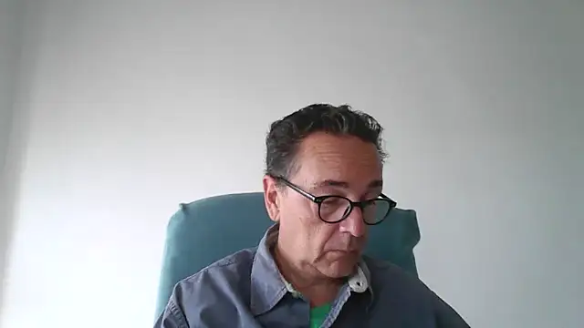 Snapshot of KeepCoolForever chatting on 10/20/25, 08:59 KeepCoolForever online show from 10/20/25, 08:59