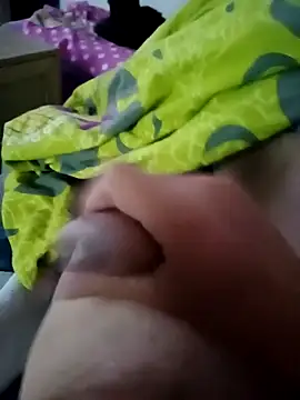 Snapshot of Micki2 chatting on 09/28/25, 05:35 Micki2 online show from 09/28/25, 05:35