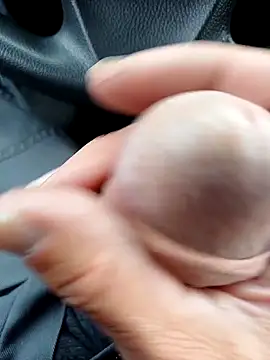 Snapshot of Micki2 chatting on 09/30/25, 01:05 Micki2 online show from 09/30/25, 01:05