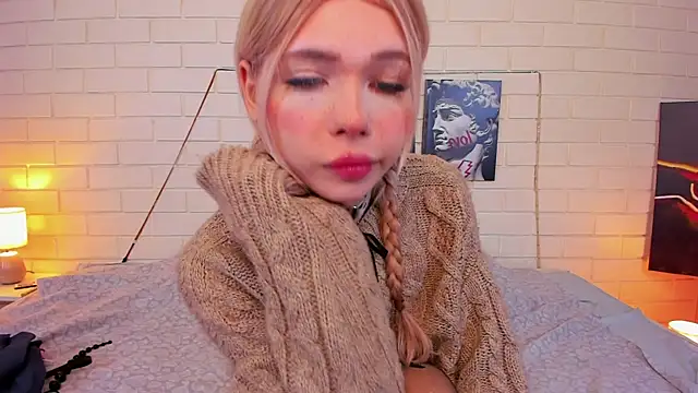 Snapshot of Blondy_Fina chatting on 09/29/25, 04:39 Blondy Fina online show from 09/29/25, 04:39