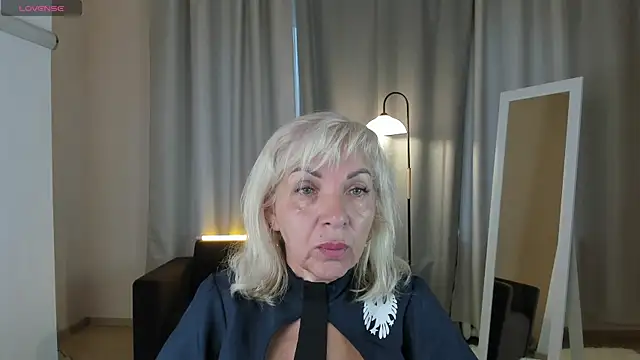 Snapshot of LiliaMoons chatting on 09/25/25, 11:14 LiliaMoons online show from 09/25/25, 11:14