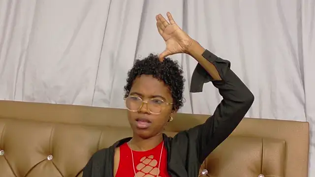 Snapshot of didoelizabeth chatting on 10/18/25, 01:01 didoelizabeth online show from 10/18/25, 01:01