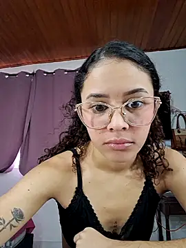 Snapshot of Britany_Sweety chatting on 10/17/25, 04:42 Britany Sweety online show from 10/17/25, 04:42