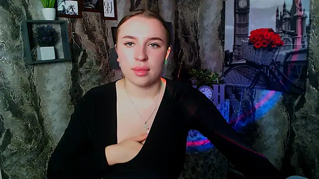 JuliaTopp  online show from 10/04/25, 04:16