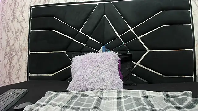 Snapshot of LITTLESUSSYY_ chatting on 10/09/25, 11:41 LITTLESUSSYY online show from 10/09/25, 11:41