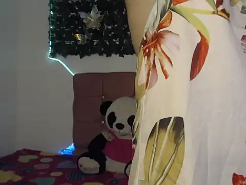 lia victoria online show from 11/25/25, 08:53