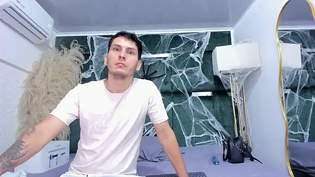 Charlotte Brian online show from 10/31/25, 12:33