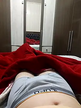 Snapshot of Gustavo198045 chatting on 10/18/25, 02:36 Gustavo198045 online show from 10/18/25, 02:36