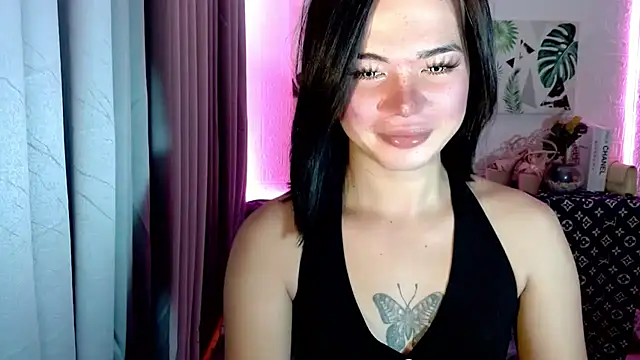 Snapshot of _SexyButterfly chatting on 10/12/25, 05:28 SexyButterfly online show from 10/12/25, 05:28