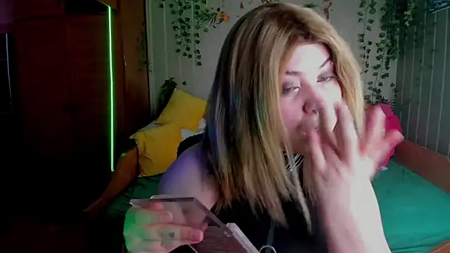 Alisa Monroe online show from 11/18/25, 05:45