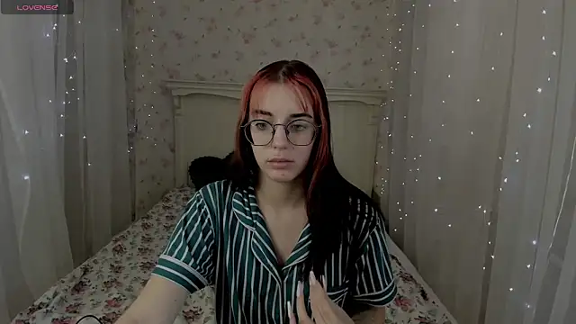 Leia Moreno online show from 10/09/25, 03:04