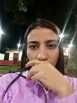 Snapshot of -juicy_ chatting on 10/24/25, 12:19 -juicy online show from 10/24/25, 12:19