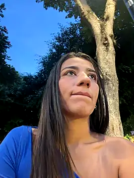 Snapshot of -juicy_ chatting on 11/14/25, 10:40 -juicy online show from 11/14/25, 10:40