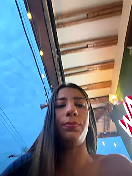 Snapshot of -juicy_ chatting on 11/16/25, 10:37 -juicy online show from 11/16/25, 10:37