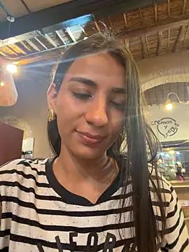 Snapshot of -juicy_ chatting on 11/18/25, 11:15 -juicy online show from 11/18/25, 11:15