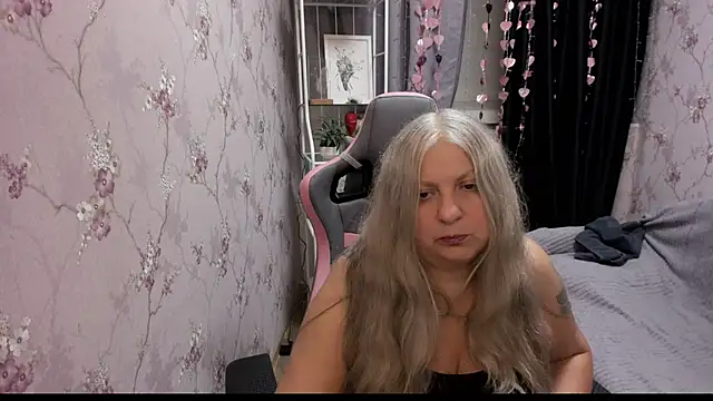 Snapshot of silver_moon_light chatting on 09/20/25, 09:10 silver moon light online show from 09/20/25, 09:10