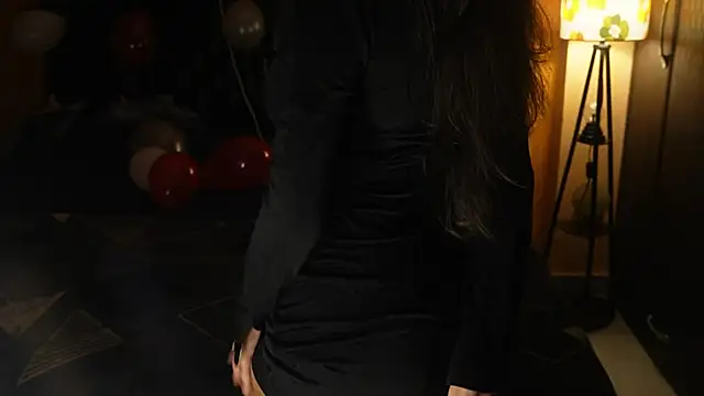 NidhiChandra online show from 11/24/25, 08:58