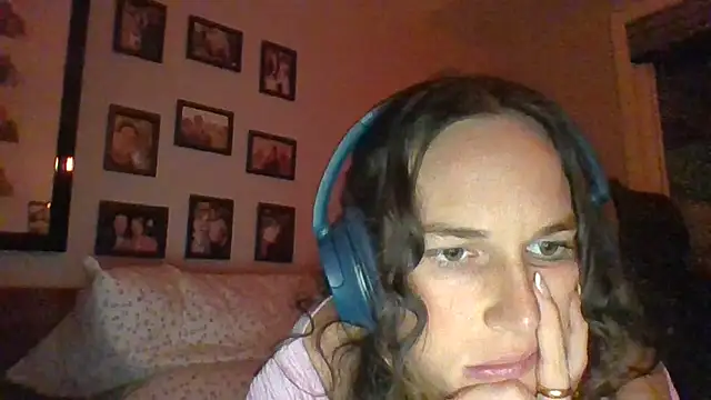 Snapshot of forbiddenbabygirl chatting on 11/04/25, 04:33 forbiddenbabygirl online show from 11/04/25, 04:33