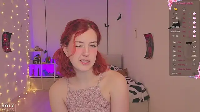 Snapshot of bananasgirl chatting on 11/12/25, 05:30 bananasgirl online show from 11/12/25, 05:30