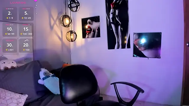 Snapshot of Nicollee_Heart chatting on 10/29/25, 02:41 Nicollee Heart online show from 10/29/25, 02:41