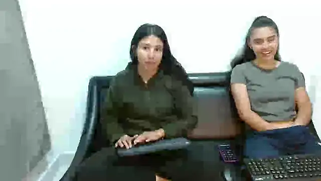 Snapshot of Cristalll_0925 chatting on 10/21/25, 11:27 Cristalll 0925 online show from 10/21/25, 11:27