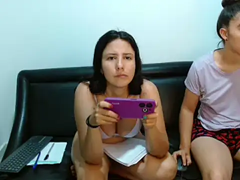 Snapshot of Cristalll_0925 chatting on 11/06/25, 12:22 Cristalll 0925 online show from 11/06/25, 12:22