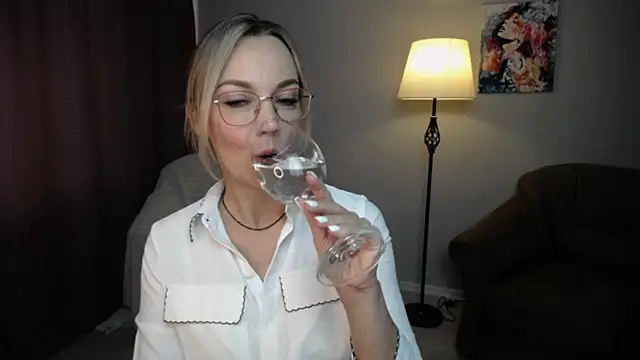 Snapshot of Ava_Elior chatting on 10/08/25, 09:51 Ava Elior online show from 10/08/25, 09:51