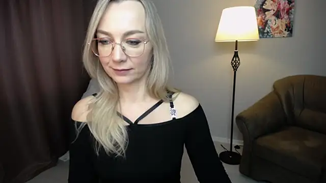 Snapshot of Ava_Elior chatting on 10/16/25, 12:39 Ava Elior online show from 10/16/25, 12:39