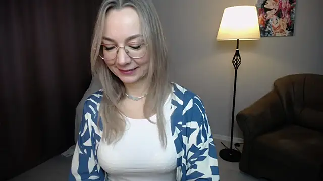 Snapshot of Ava_Elior chatting on 10/19/25, 06:03 Ava Elior online show from 10/19/25, 06:03