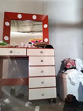 Snapshot of Kesurra chatting on 11/23/25, 03:45 Kesurra online show from 11/23/25, 03:45