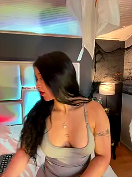 BellaFernandez   online show from 11/01/25, 12:07