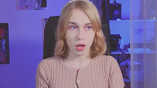 Snapshot of BarbieRichy chatting on 10/10/25, 05:17 BarbieRichy online show from 10/10/25, 05:17