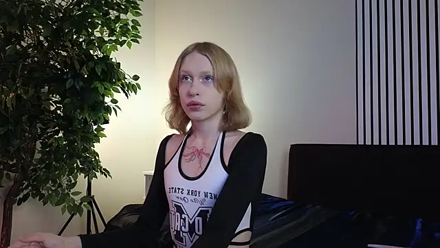 Snapshot of BarbieRichy chatting on 10/17/25, 05:32 BarbieRichy online show from 10/17/25, 05:32