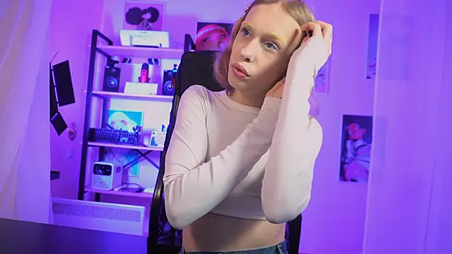 Snapshot of BarbieRichy chatting on 10/18/25, 05:21 BarbieRichy online show from 10/18/25, 05:21