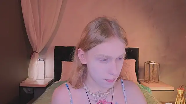 Snapshot of BarbieRichy chatting on 11/13/25, 12:37 BarbieRichy online show from 11/13/25, 12:37