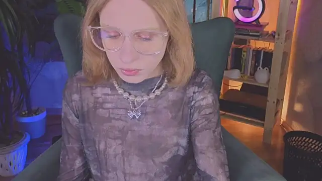 Snapshot of BarbieRichy chatting on 11/14/25, 05:28 BarbieRichy online show from 11/14/25, 05:28