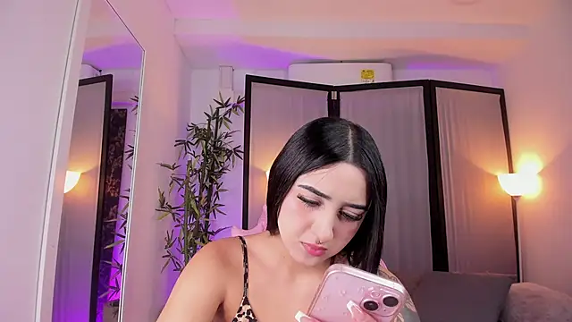 Snapshot of ChloeShade chatting on 11/07/25, 01:55 ChloeShade online show from 11/07/25, 01:55