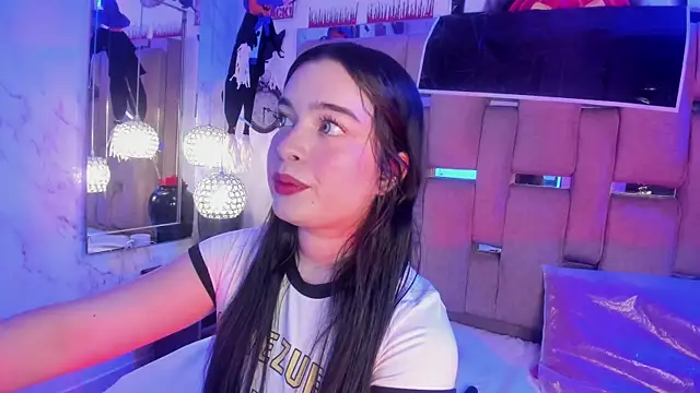 Snapshot of KateLee chatting on 10/24/25, 04:20 KateLee online show from 10/24/25, 04:20