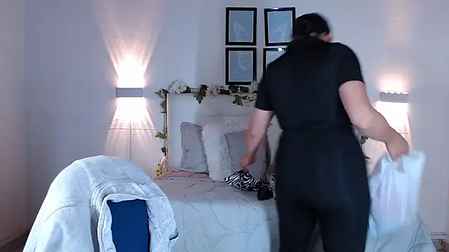 Megan 05  online show from 10/18/25, 07:03