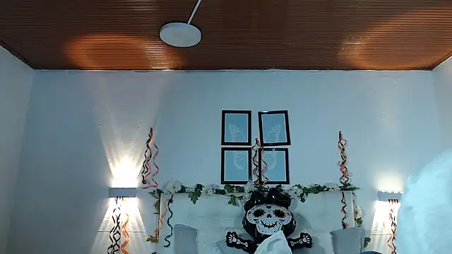 Megan 05  online show from 11/05/25, 07:25