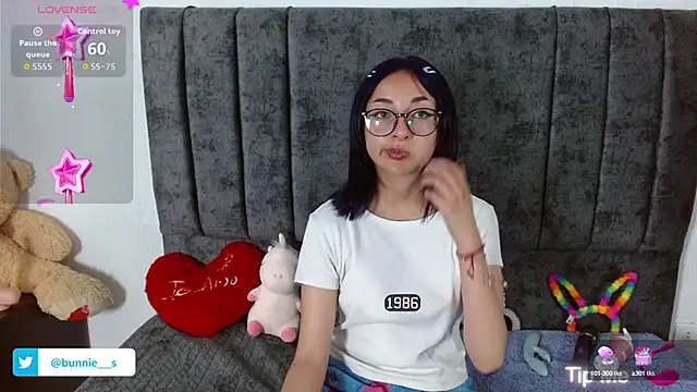 Snapshot of Littlee_Bunny_ chatting on 09/30/25, 10:31 Littlee Bunny online show from 09/30/25, 10:31