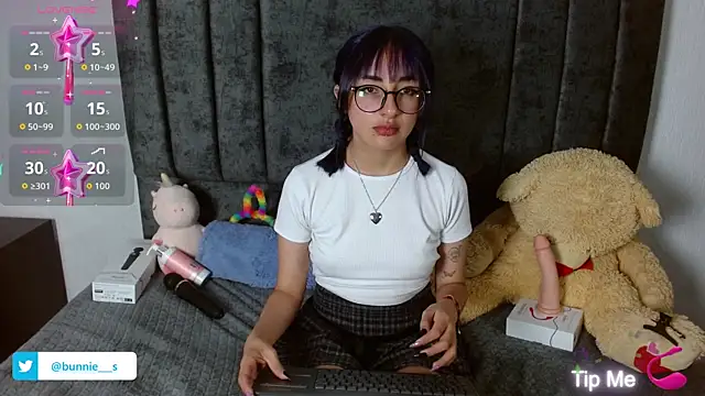 Littlee Bunny  online show from 10/07/25, 10:56